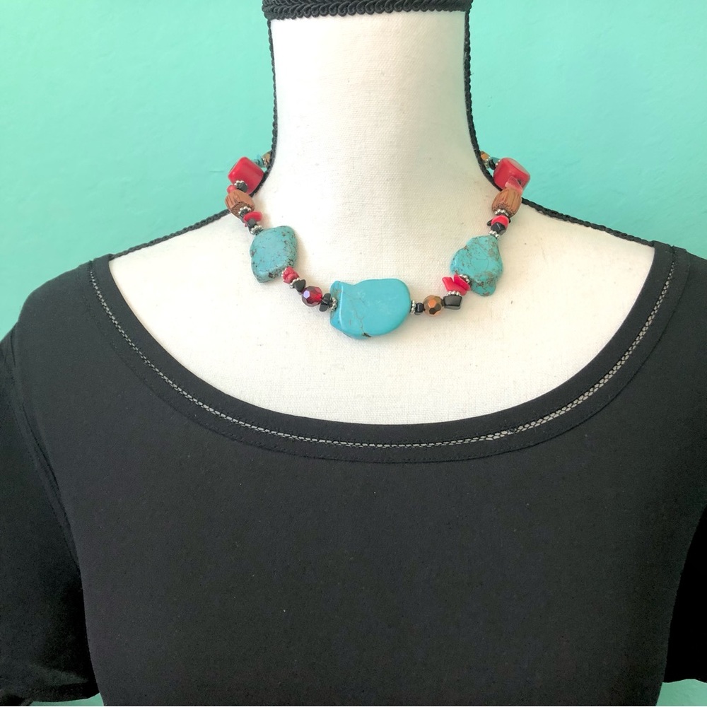 Southwestern Faux Turquoise Faux Bamboo Coral Stone Chip Collar Necklace 17” - Picture 8 of 17